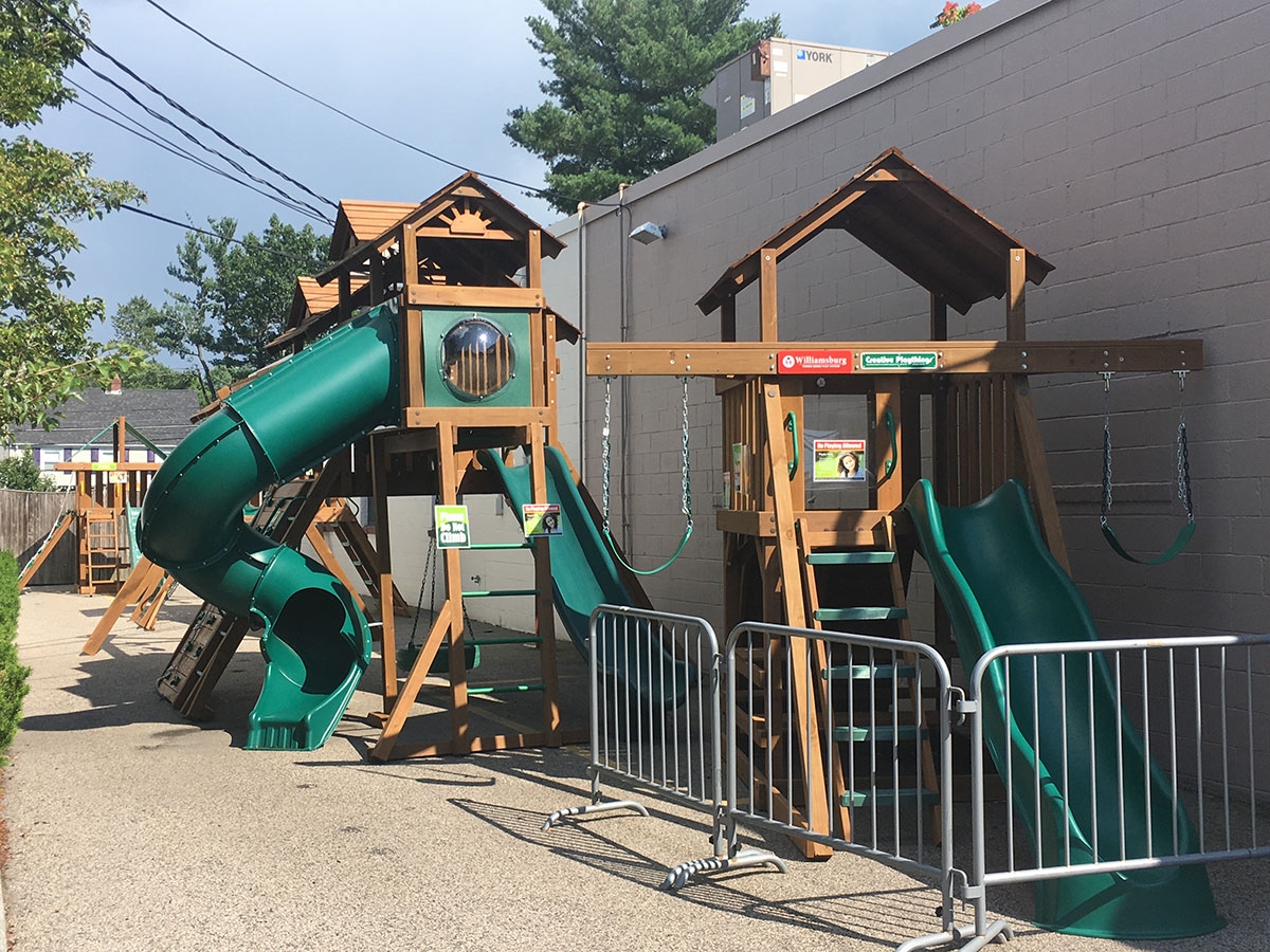 Newton-swing-set-playsets